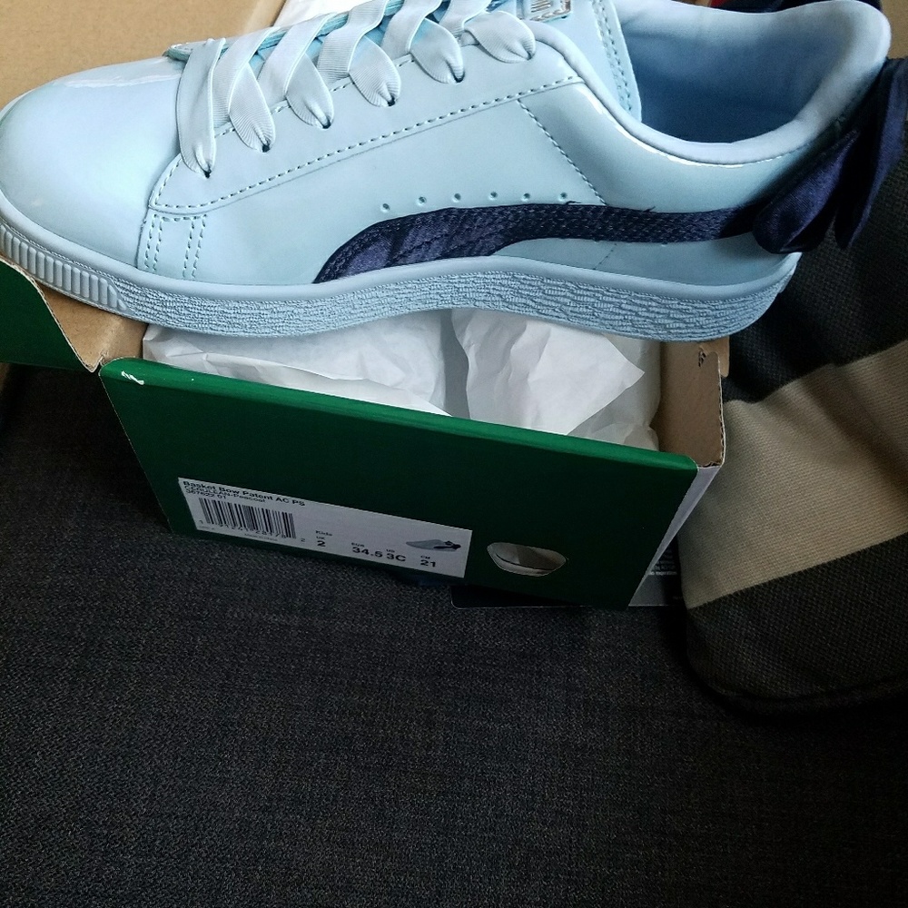 Sneakers - Picture 2 of 3